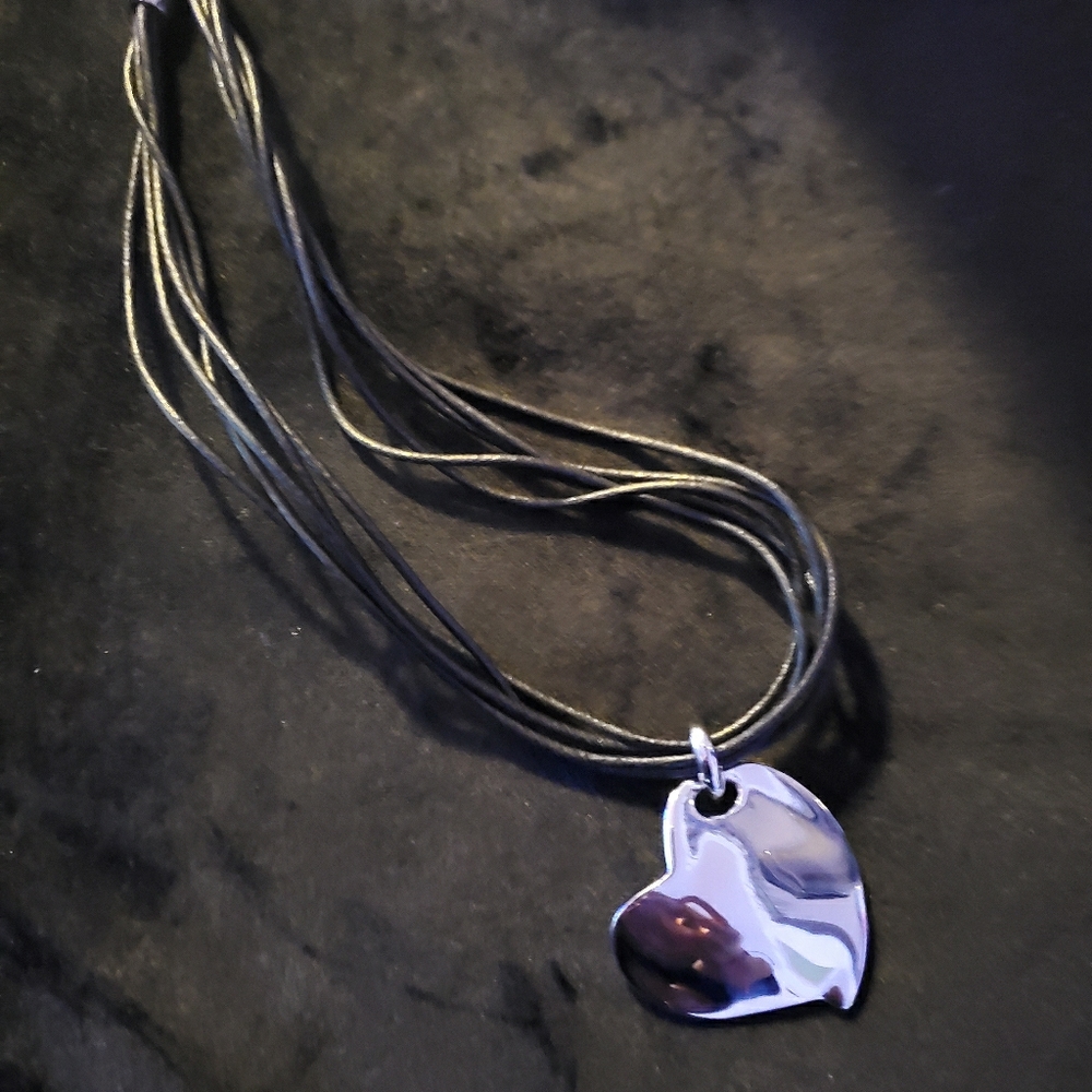 NINE WEST HEART NECKLACE